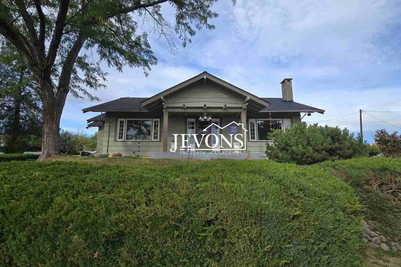4309 Hillcrest Dr - Photo 3 of 18