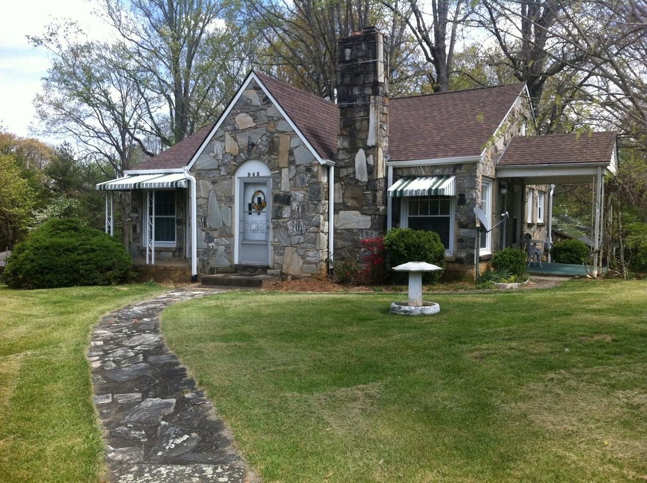 943 Tunnel Rd - Photo 3 of 11