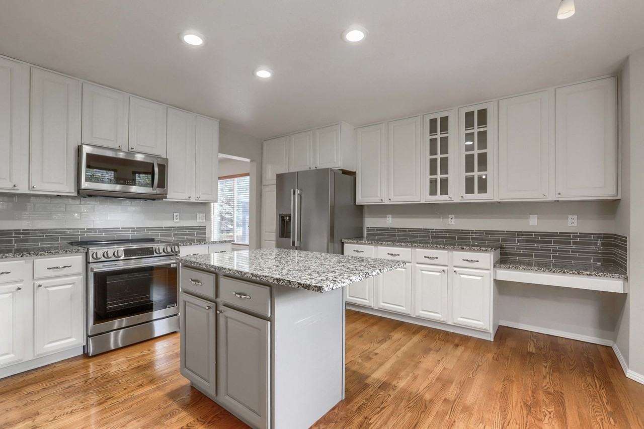 3630 Sunflower Cir - Photo 3 of 27