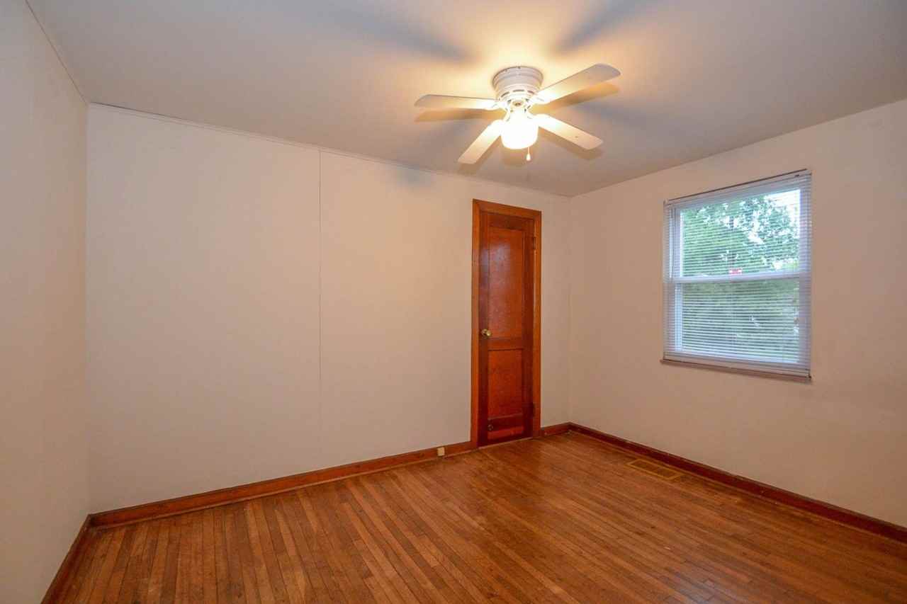 207 E 14th St - Photo 7 of 30