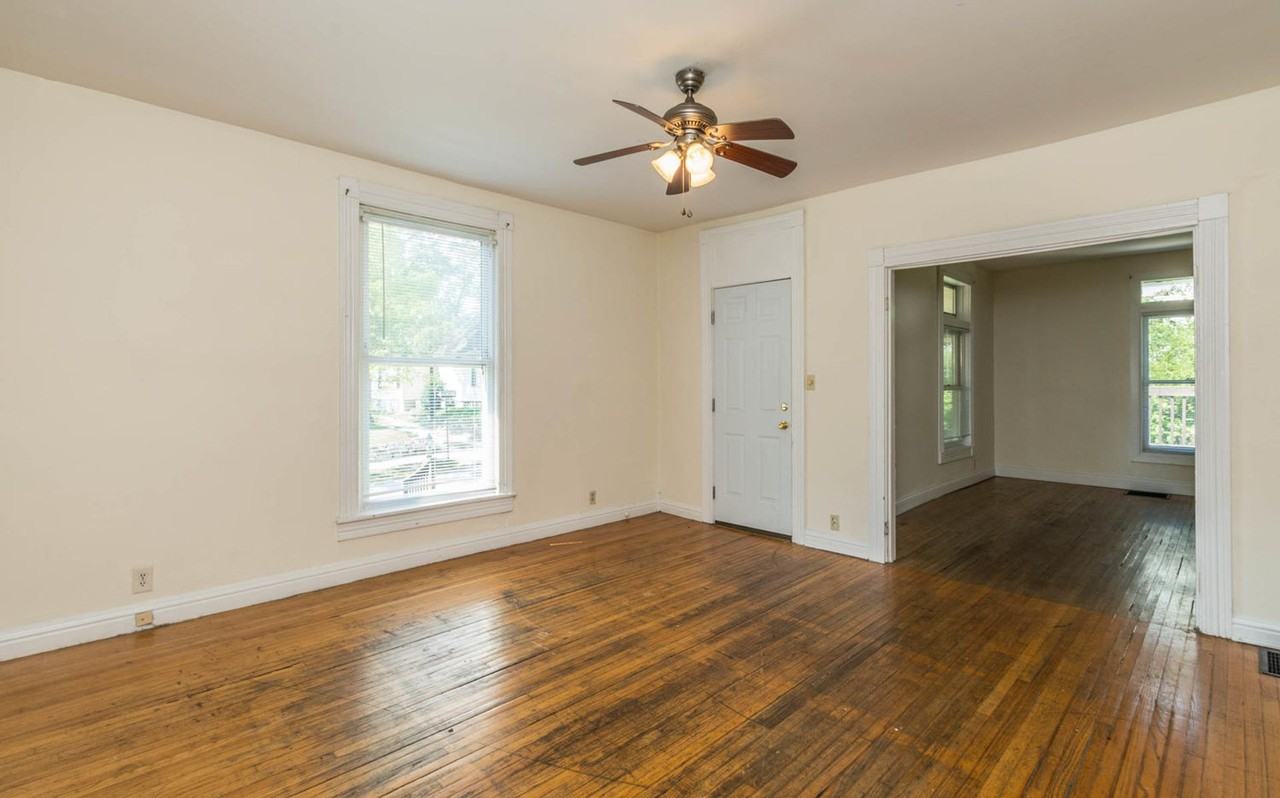 311 E 11th St - Photo 5 of 39