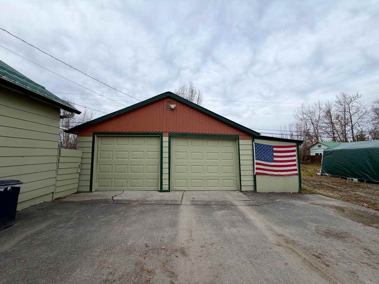 3590 Lakeview Dr - Photo 3 of 42