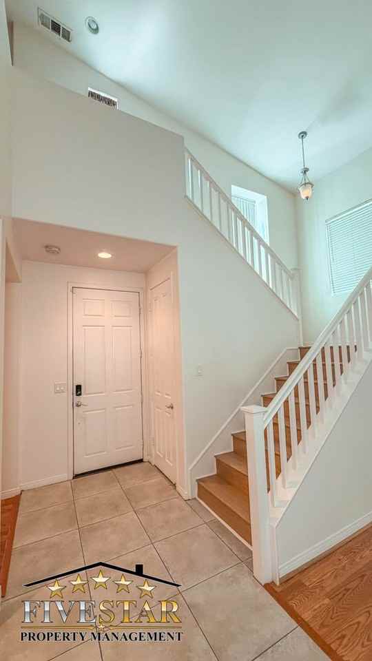 10410 Titanium St - Photo 3 of 36