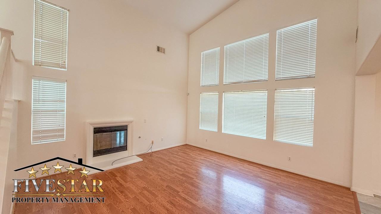 10410 Titanium St - Photo 4 of 36