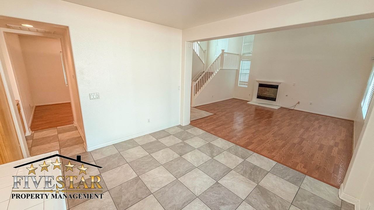 10410 Titanium St - Photo 7 of 36