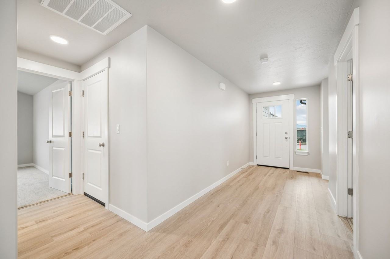 404 Needlegrass Ln - Photo 4 of 32