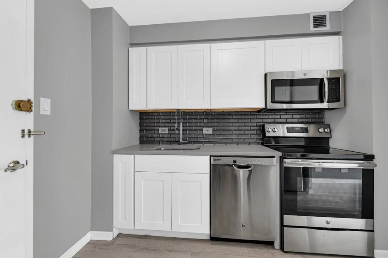 601 E 32nd St - Photo 6 of 19