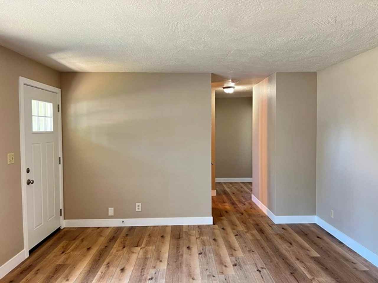 4710 12th Ave Ne - Photo 2 of 36