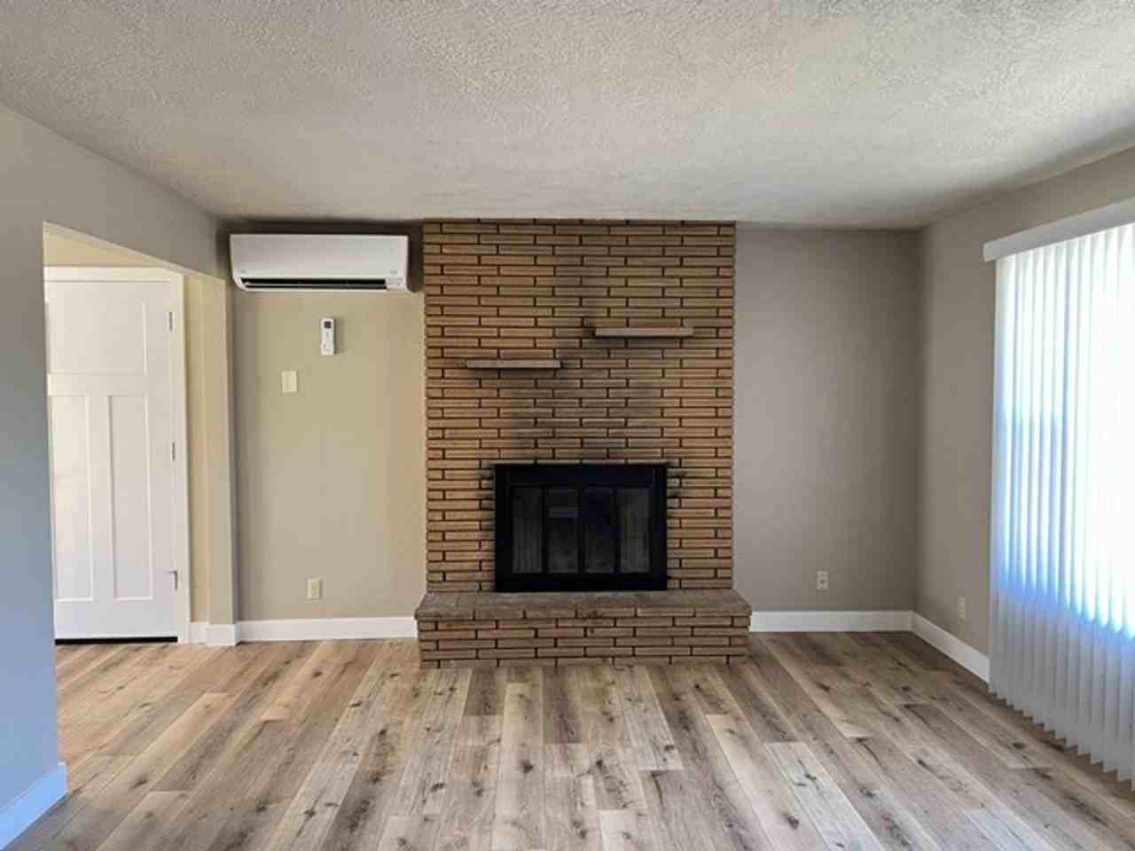 4710 12th Ave Ne - Photo 3 of 36