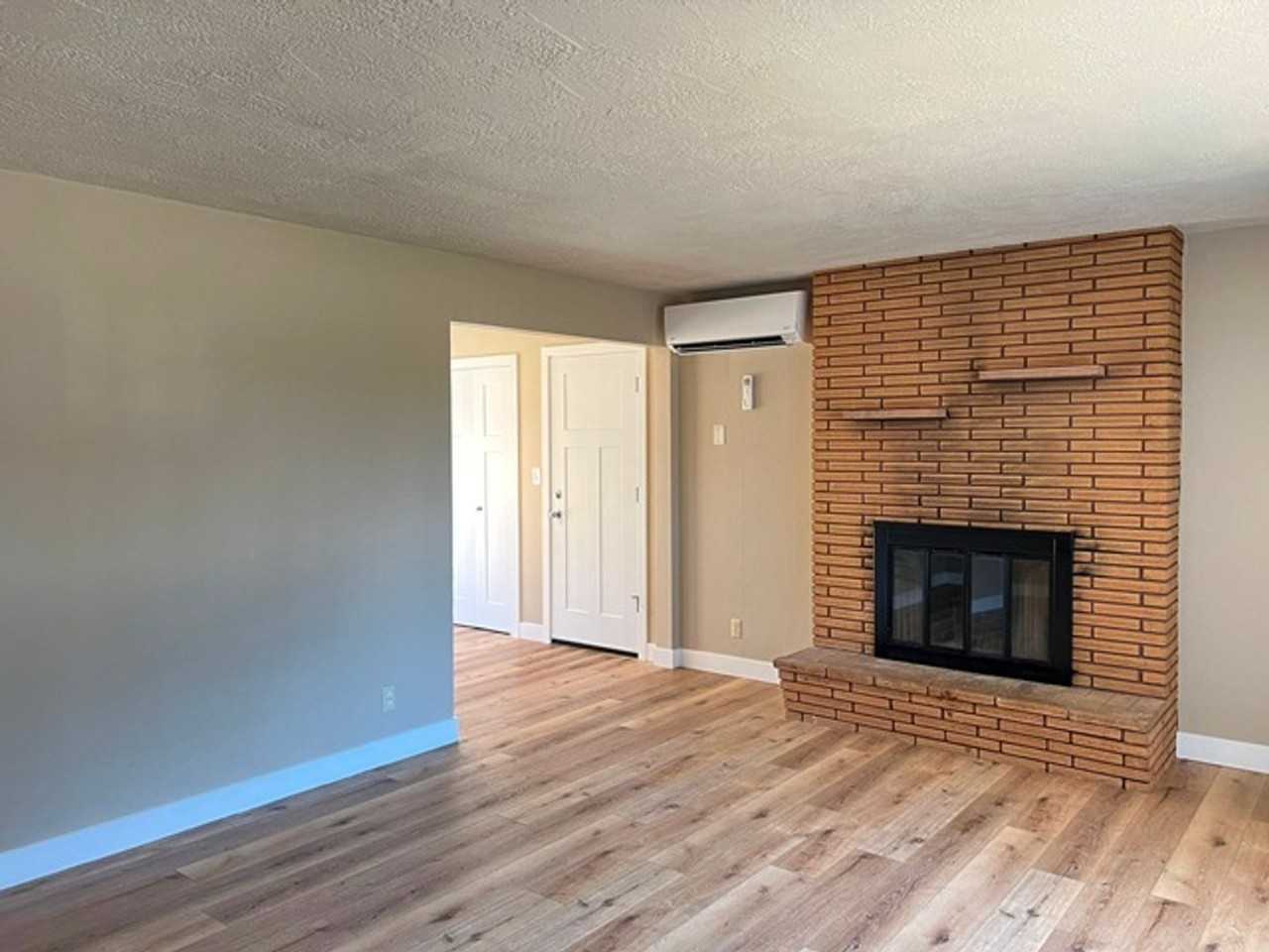 4710 12th Ave Ne - Photo 5 of 36