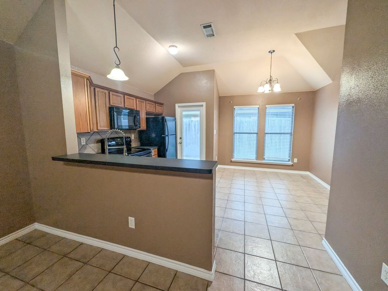 5715 Springfield Cir S - Photo 5 of 15