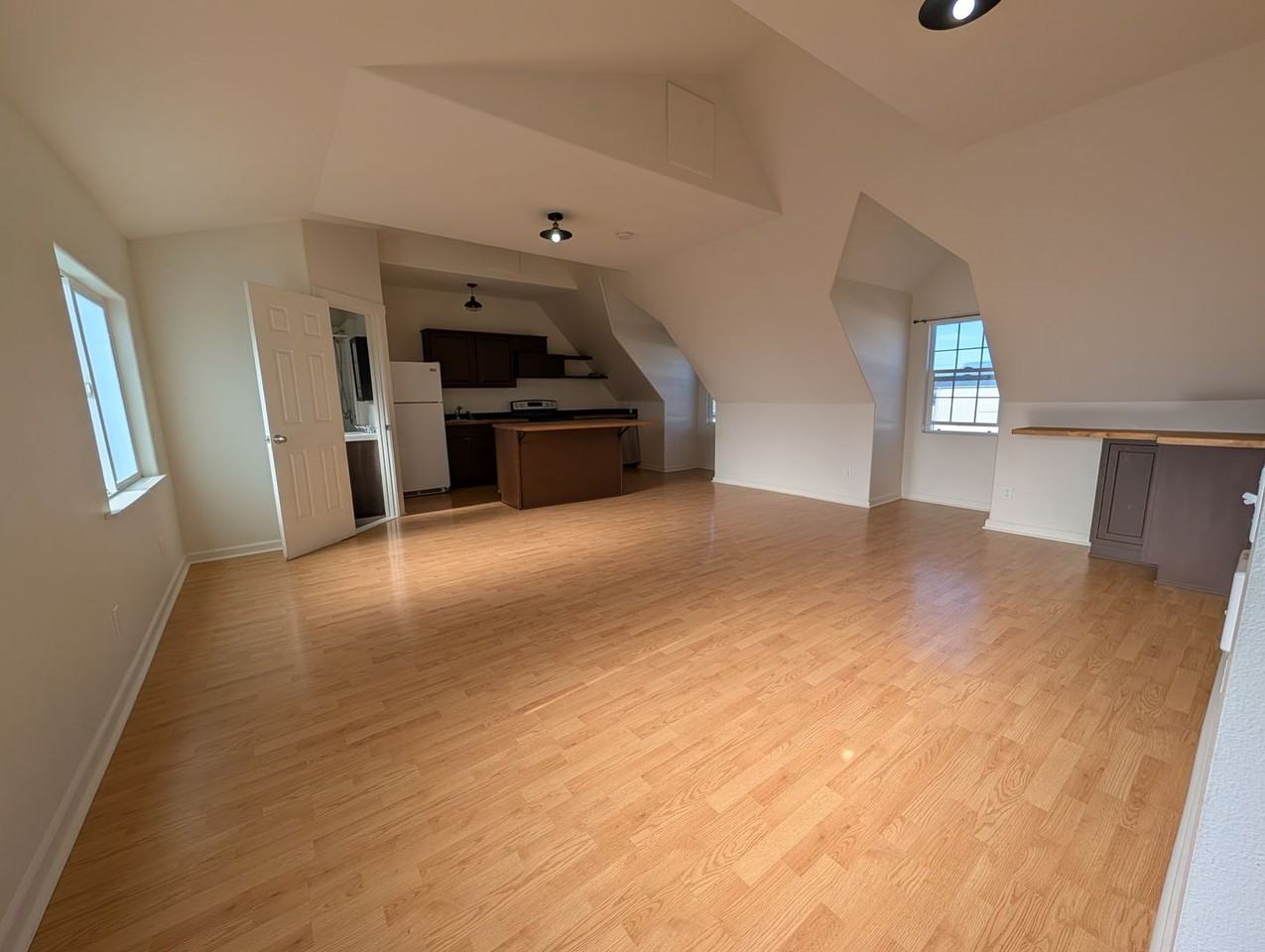 17118 Brunswick St - Photo 3 of 9