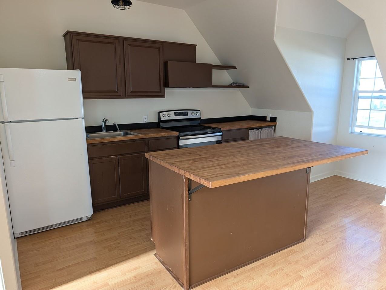 17118 Brunswick St - Photo 5 of 9