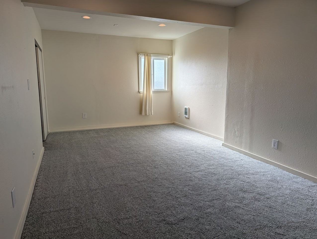 17118 Brunswick St - Photo 6 of 9