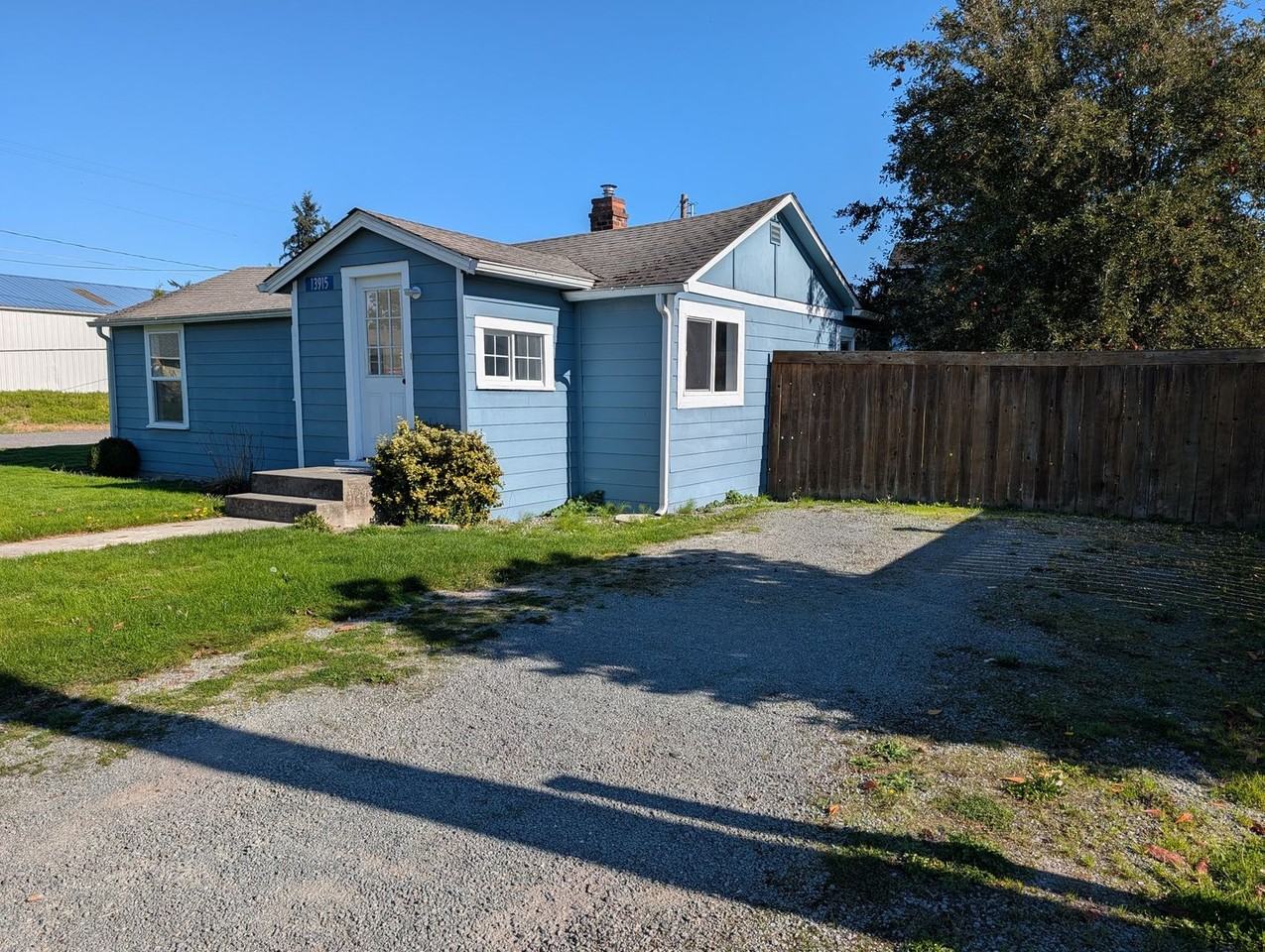 13915 Holly Ln - Photo 2 of 8