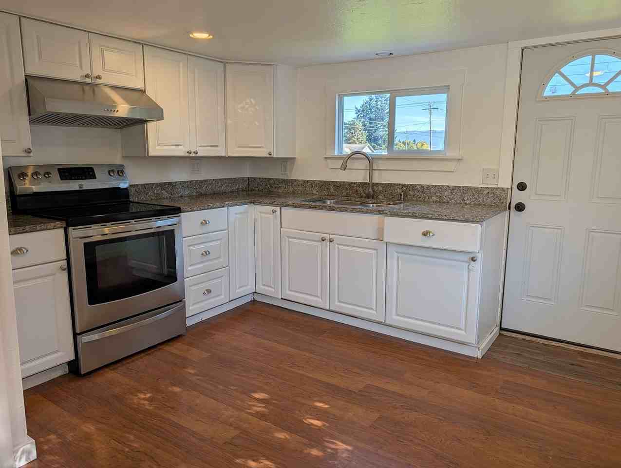 13915 Holly Ln - Photo 4 of 8