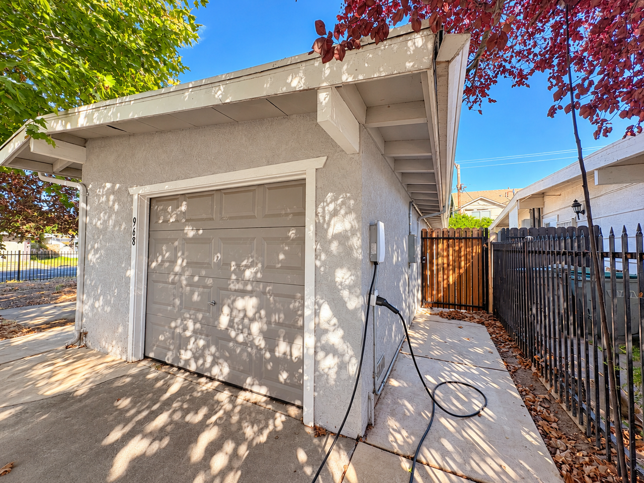 968 Anna St - Photo 2 of 10