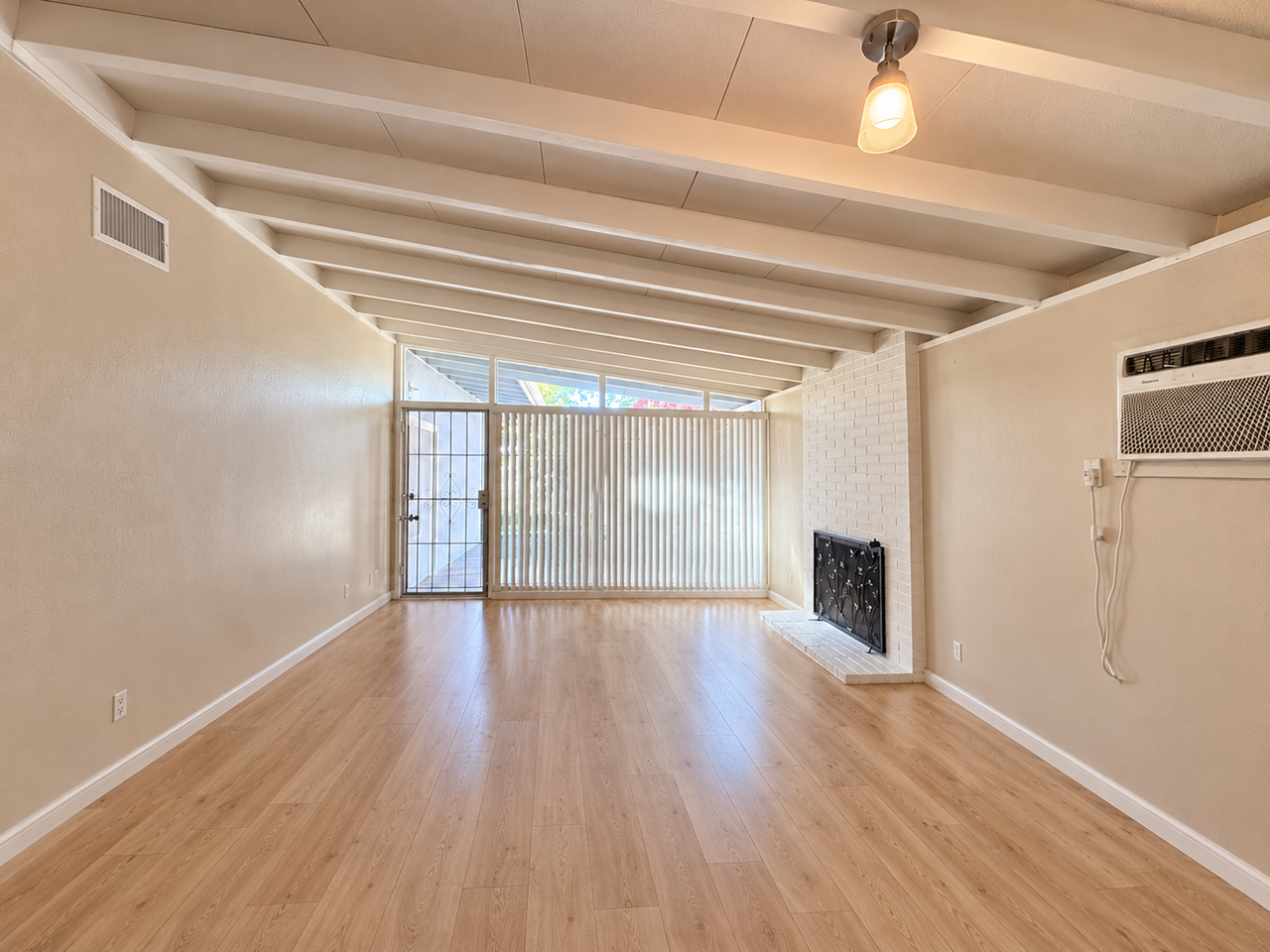 968 Anna St - Photo 4 of 10