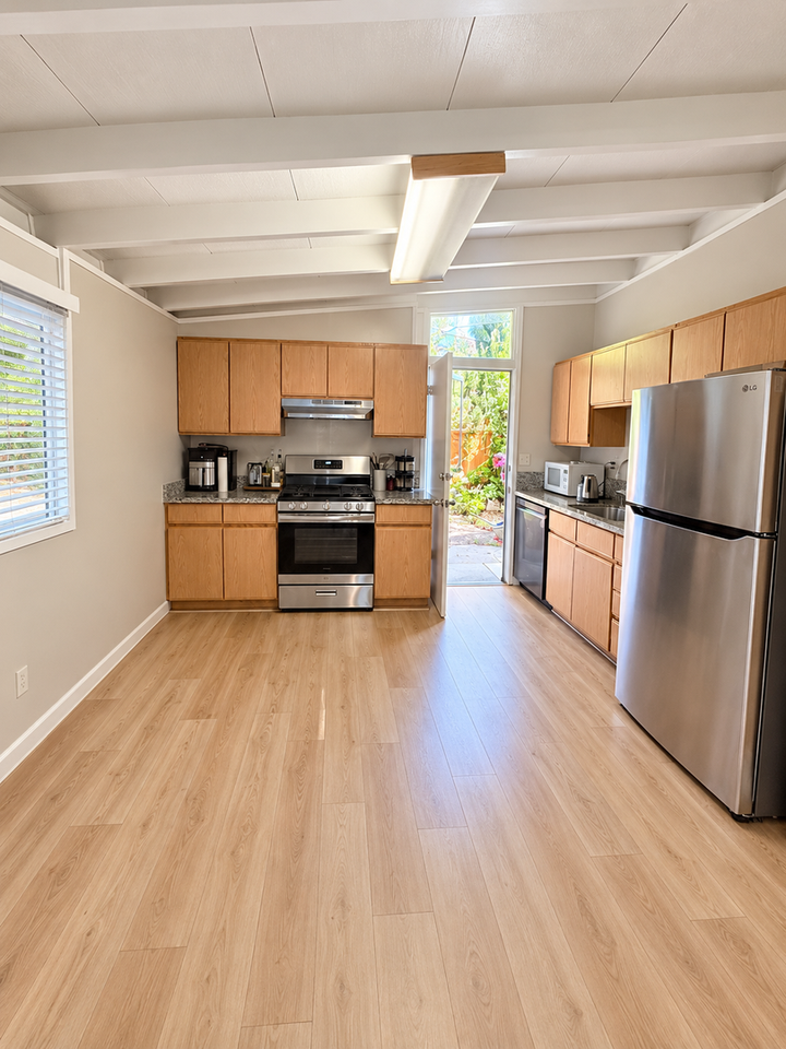 968 Anna St - Photo 5 of 10