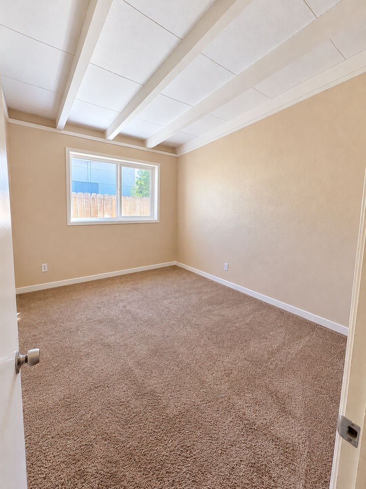 968 Anna St - Photo 7 of 10