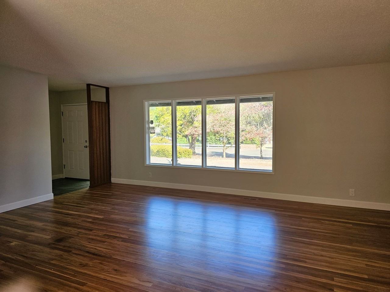 8950 Sw Jamieson Rd - Photo 3 of 17