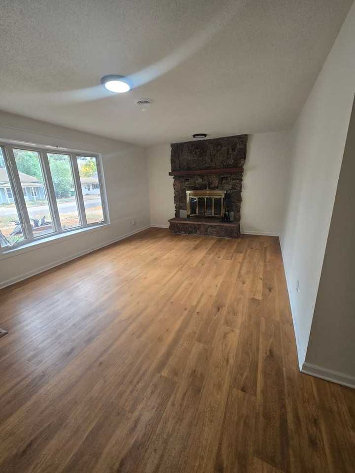 545 E 11th St - Photo 5 of 40