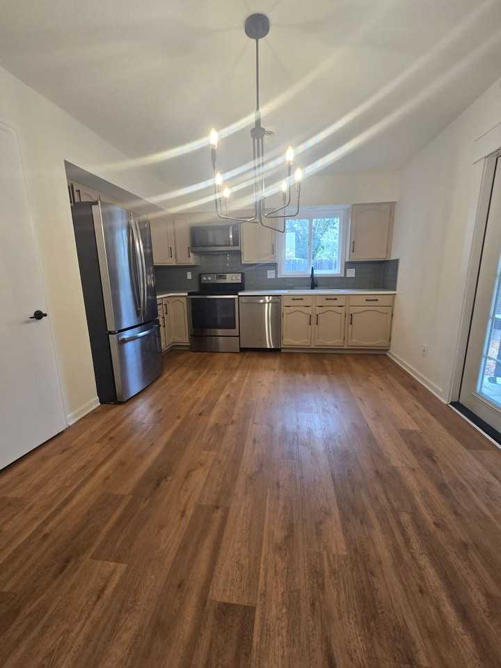 545 E 11th St - Photo 6 of 40