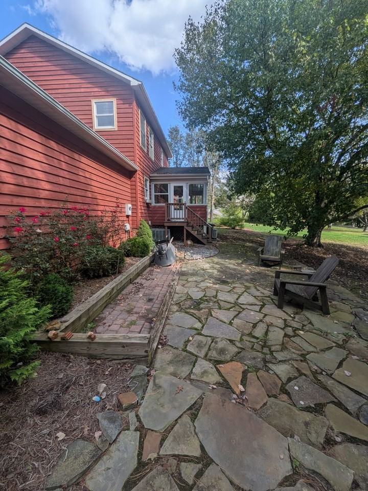 1 River Pl - Photo 3 of 37