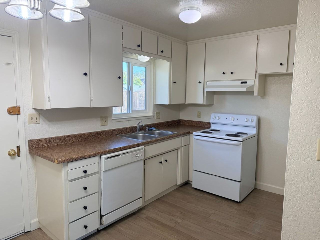 740 W Olive Ave - Photo 5 of 14