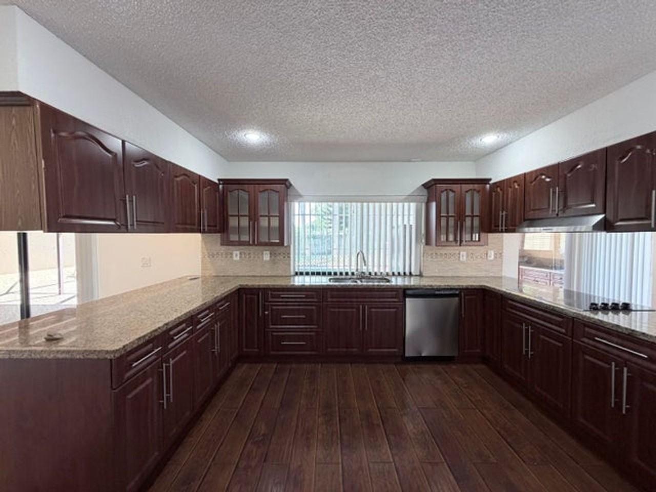 9978 Nw 19th St - Photo 5 of 19