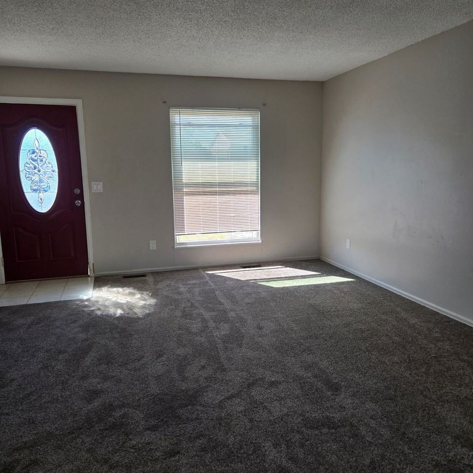 11484 Hot Springs Dr - Photo 5 of 19