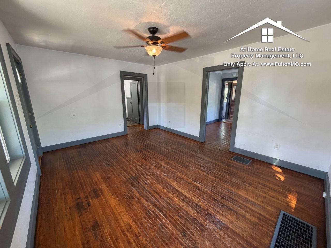 209 W 4th St - Photo 3 of 24