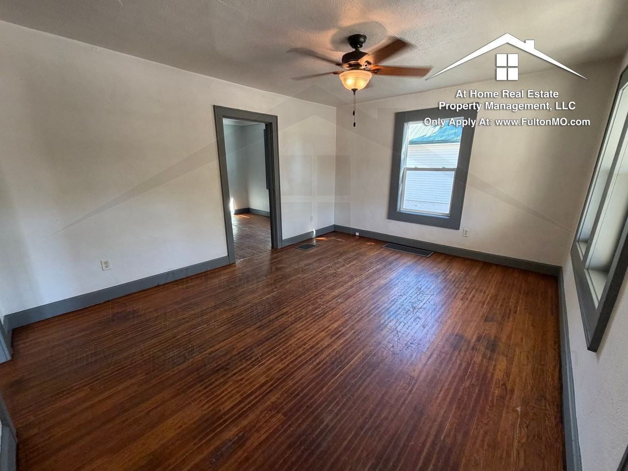 209 W 4th St - Photo 4 of 24