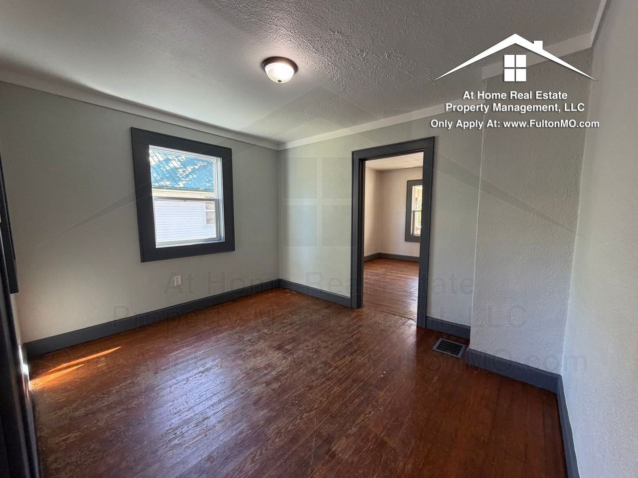 209 W 4th St - Photo 5 of 24