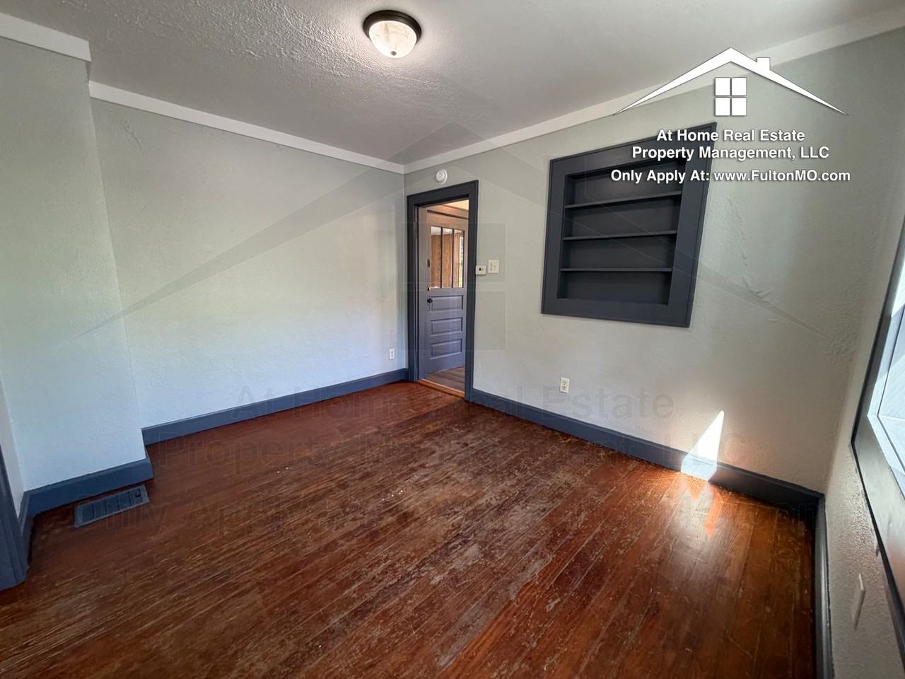 209 W 4th St - Photo 7 of 24