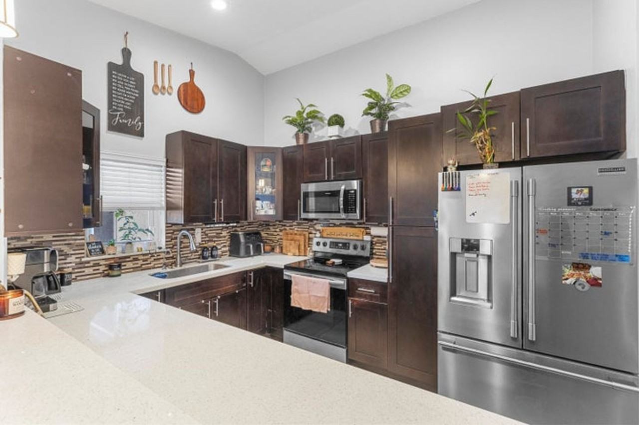 5318 Nw 93rd Ave - Photo 2 of 19