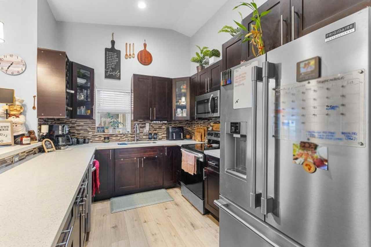 5318 Nw 93rd Ave - Photo 3 of 19