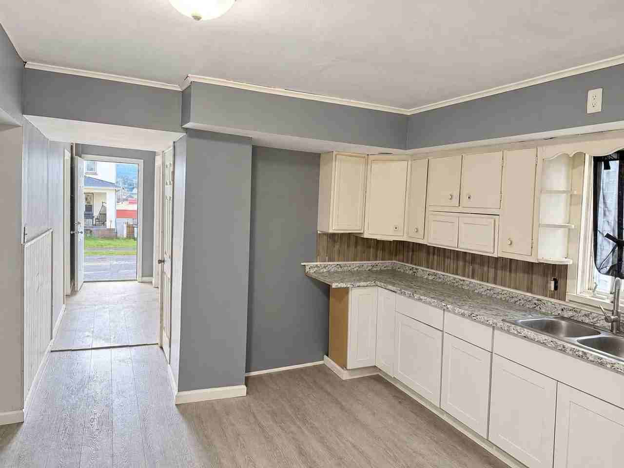 932 Madison Ave - Photo 5 of 17