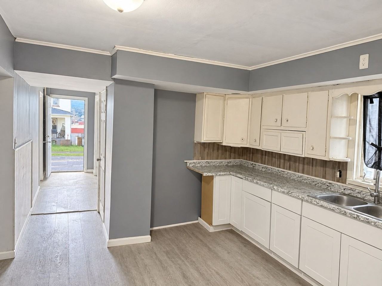 932 Madison Ave - Photo 6 of 17