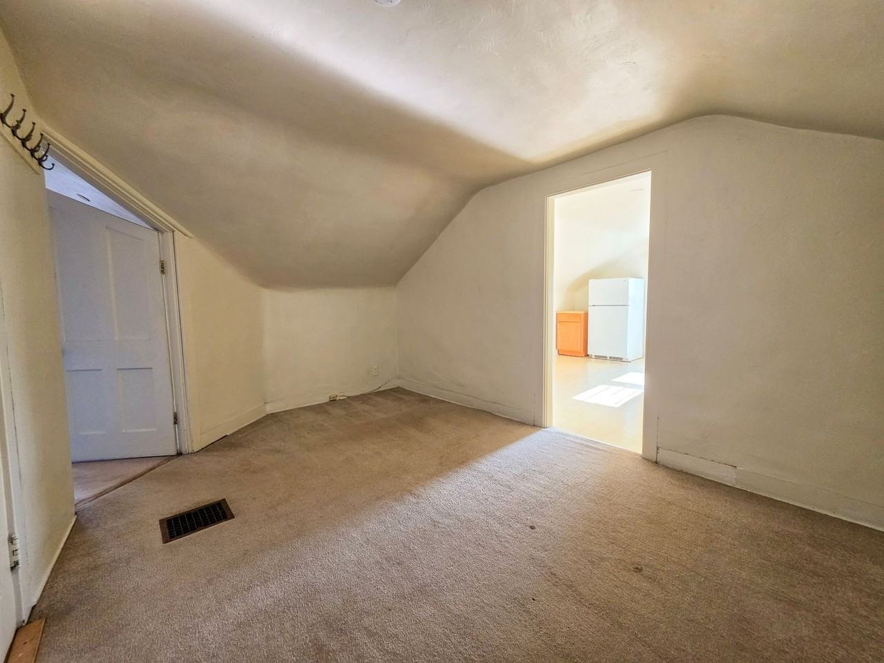 954 11th St. - Photo 3 of 36
