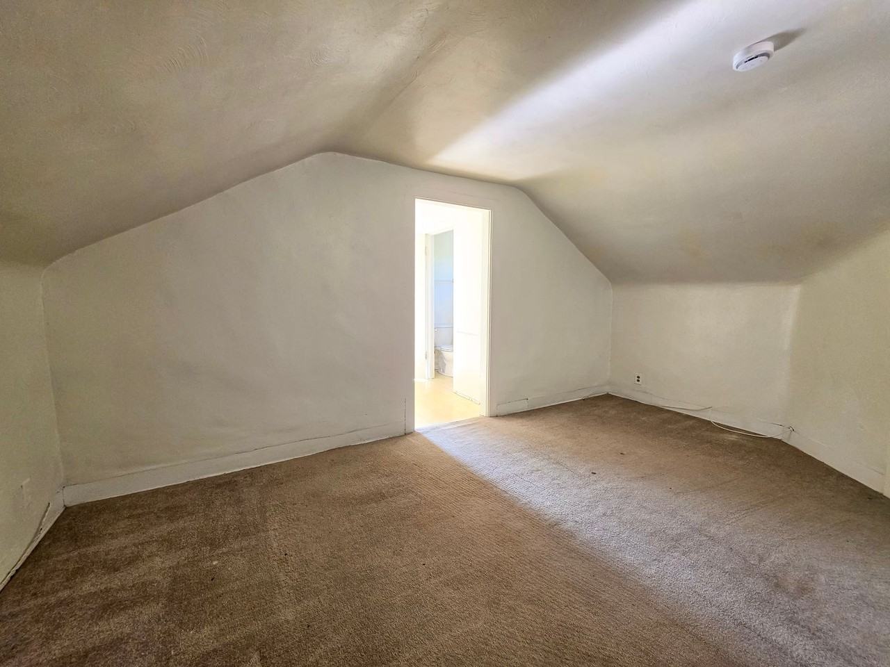 954 11th St. - Photo 4 of 36