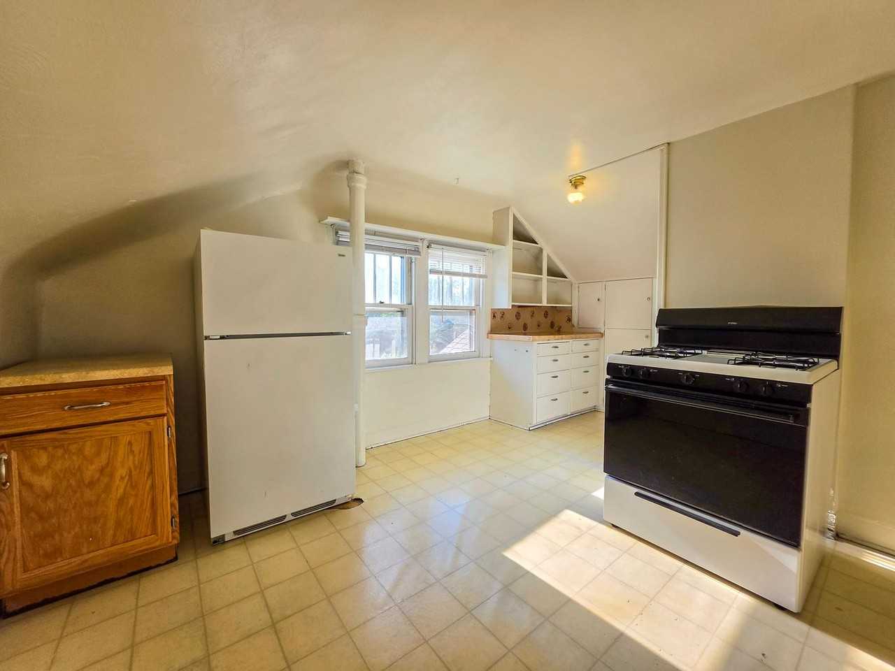 954 11th St. - Photo 6 of 36