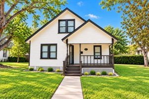 featured image of 317 E Locust St