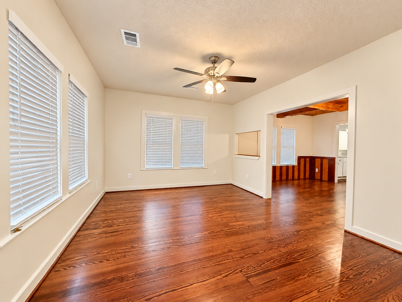 317 E Locust St - Photo 2 of 21