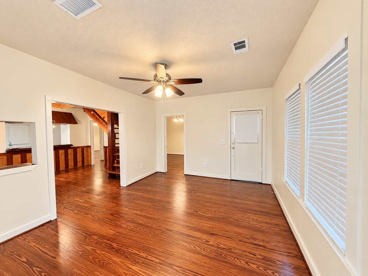 317 E Locust St - Photo 4 of 21