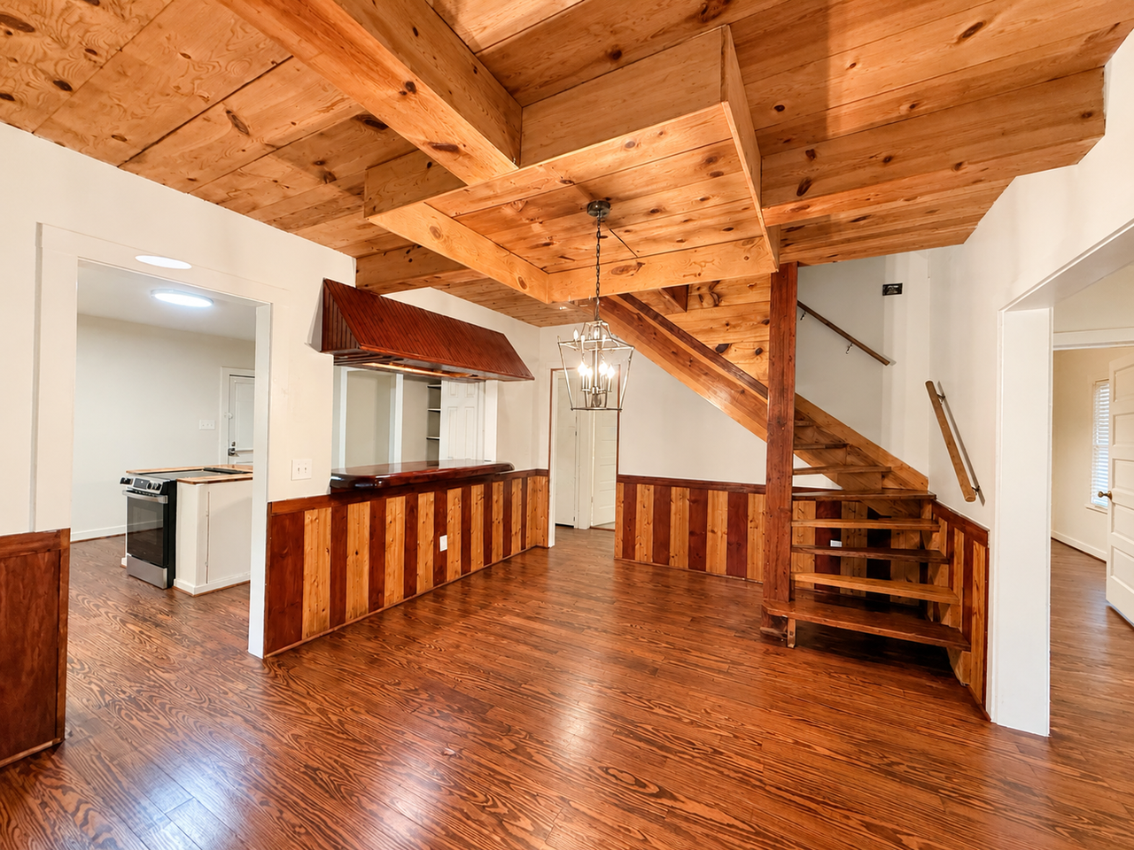 317 E Locust St - Photo 5 of 21