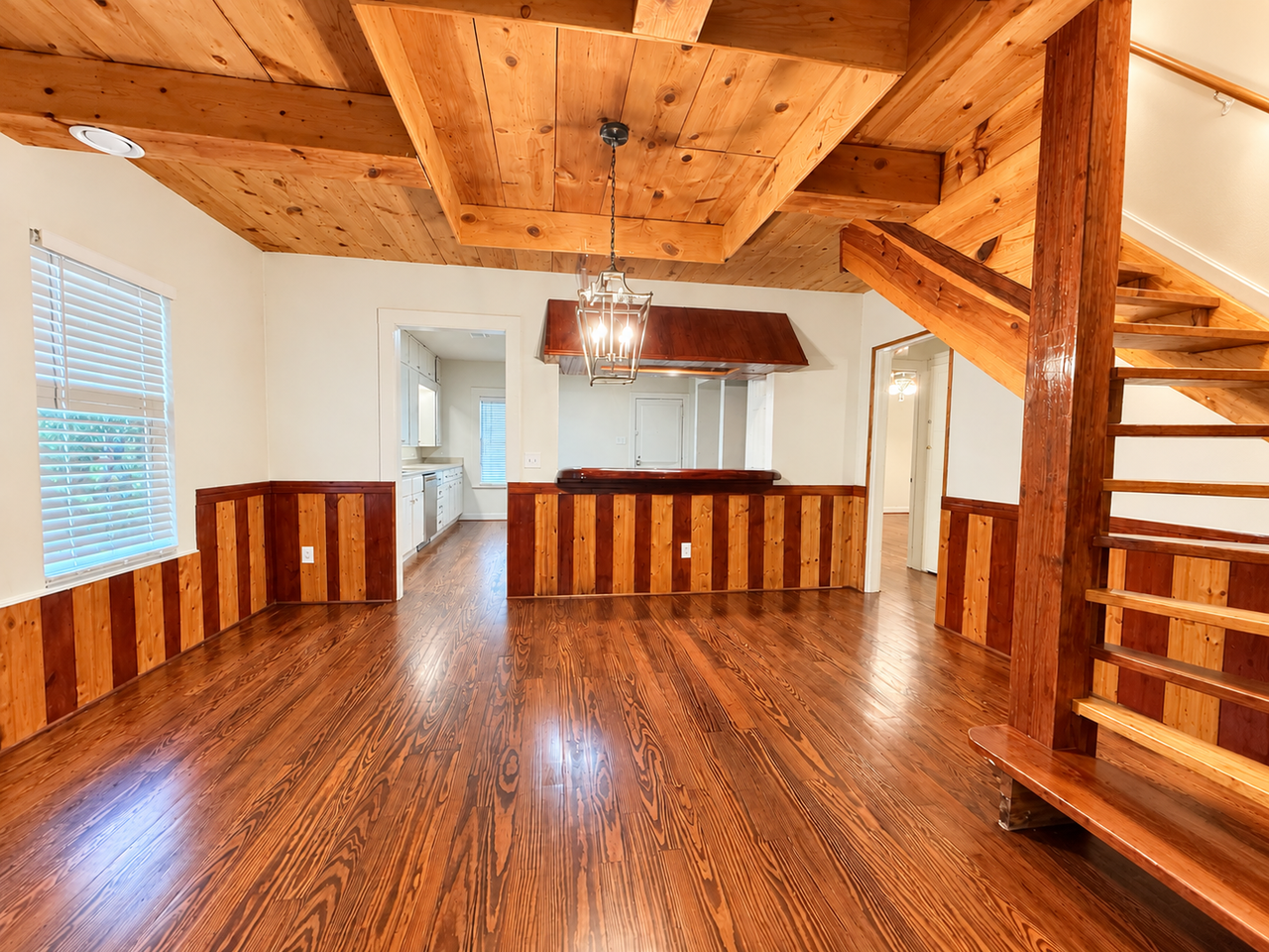 317 E Locust St - Photo 6 of 21