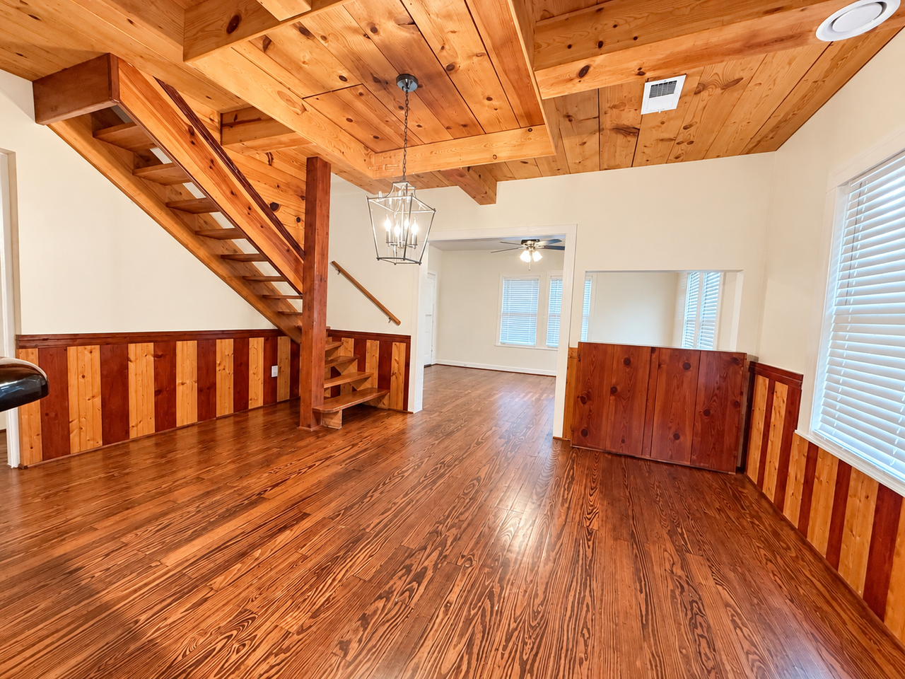 317 E Locust St - Photo 7 of 21