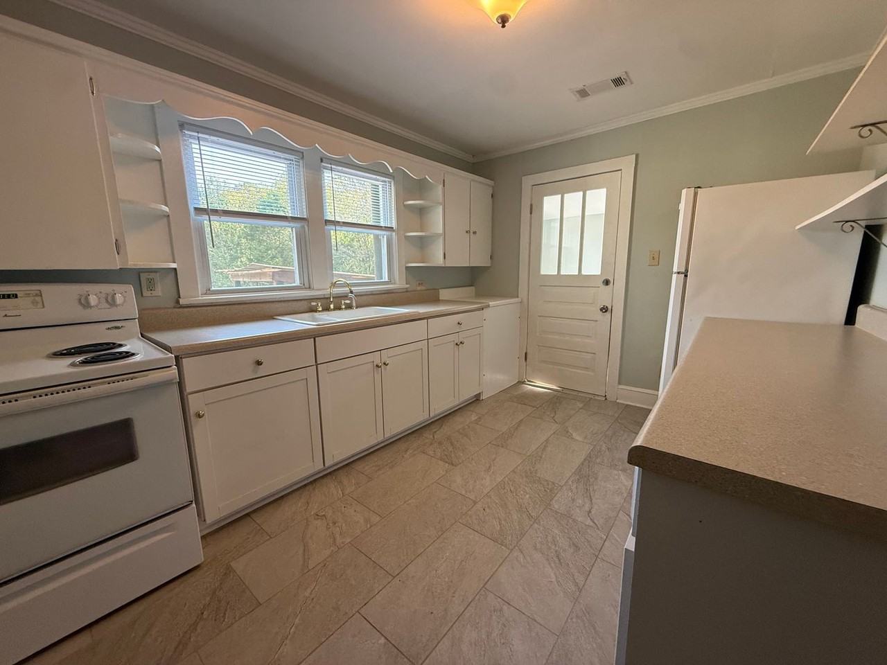 460 Wilshire Rd Ne - Photo 5 of 9
