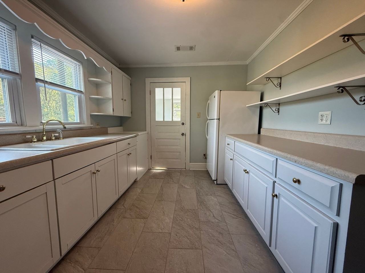 460 Wilshire Rd Ne - Photo 6 of 9